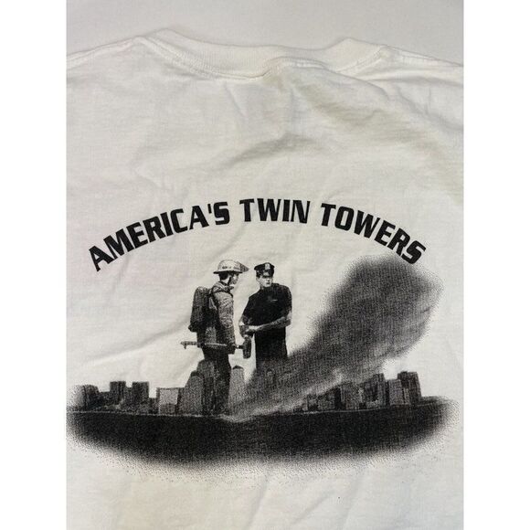 VINTAGE In Memory Of 9-11 Twin Towers FDNY PDNY Graphic T-shirt Men Medium White - Picture 2 of 6